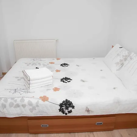 Апартаменти Apartament Plopilor *